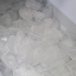 冷凍庫(自動製氷室)で固まった氷を簡単にバラバラ壊す裏ワザ