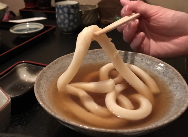 麺リフト画像:麺というより縄？たわらやさんで名物1本うどんを食す:京都北野天満宮近く