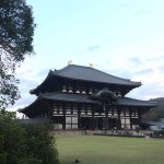 奈良屈指のパワースポット東大寺で大仏様を拝む：奈良世界遺産観光